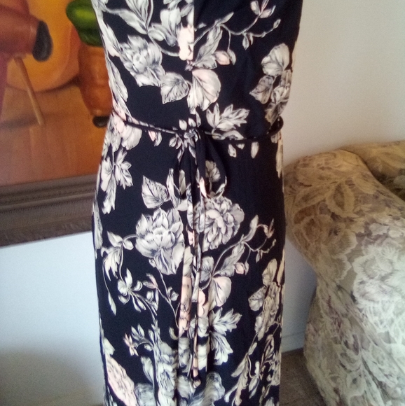 ASTR Black Floral Criss Cross Strap Dress - Picture 4 of 7